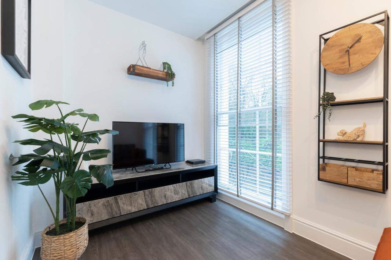 Elliot Oliver - Luxury 2 Bedroom Regency Apartment With Parking & Ev Charger チェルトナム エクステリア 写真