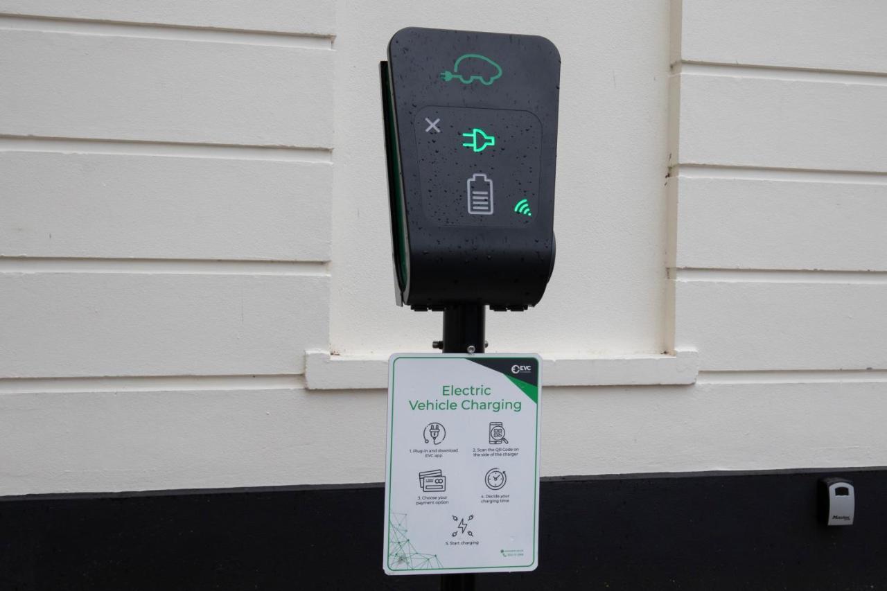 Elliot Oliver - Luxury 2 Bedroom Regency Apartment With Parking & Ev Charger チェルトナム エクステリア 写真
