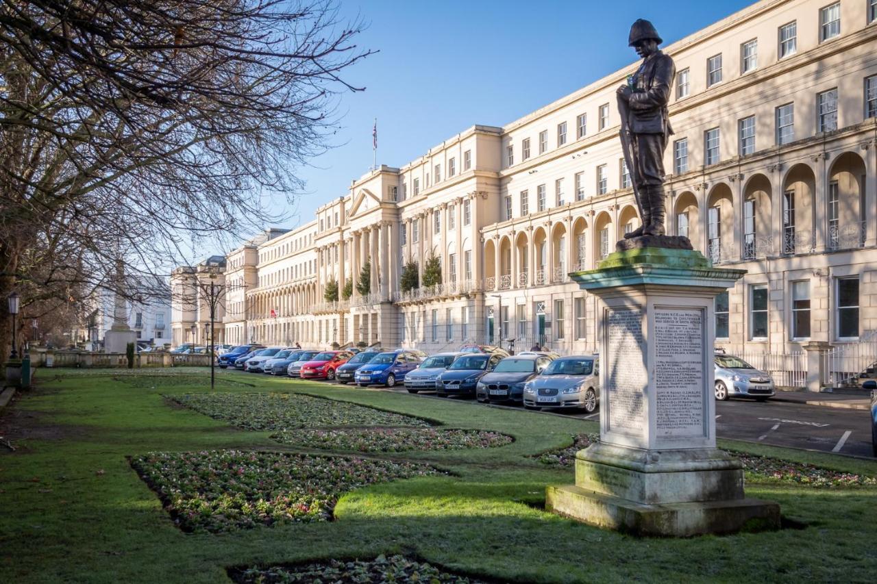 Elliot Oliver - Luxury 2 Bedroom Regency Apartment With Parking & Ev Charger チェルトナム エクステリア 写真
