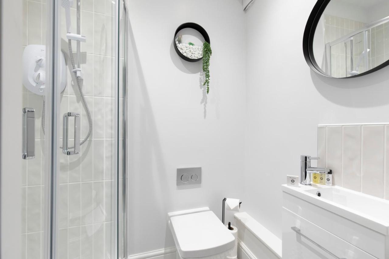 Elliot Oliver - Luxury 2 Bedroom Regency Apartment With Parking & Ev Charger チェルトナム エクステリア 写真