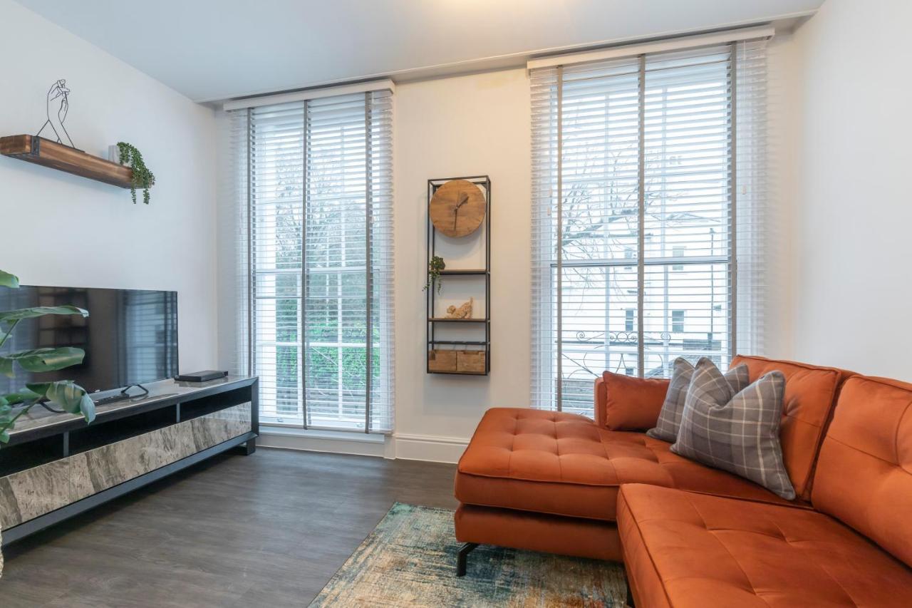 Elliot Oliver - Luxury 2 Bedroom Regency Apartment With Parking & Ev Charger チェルトナム エクステリア 写真