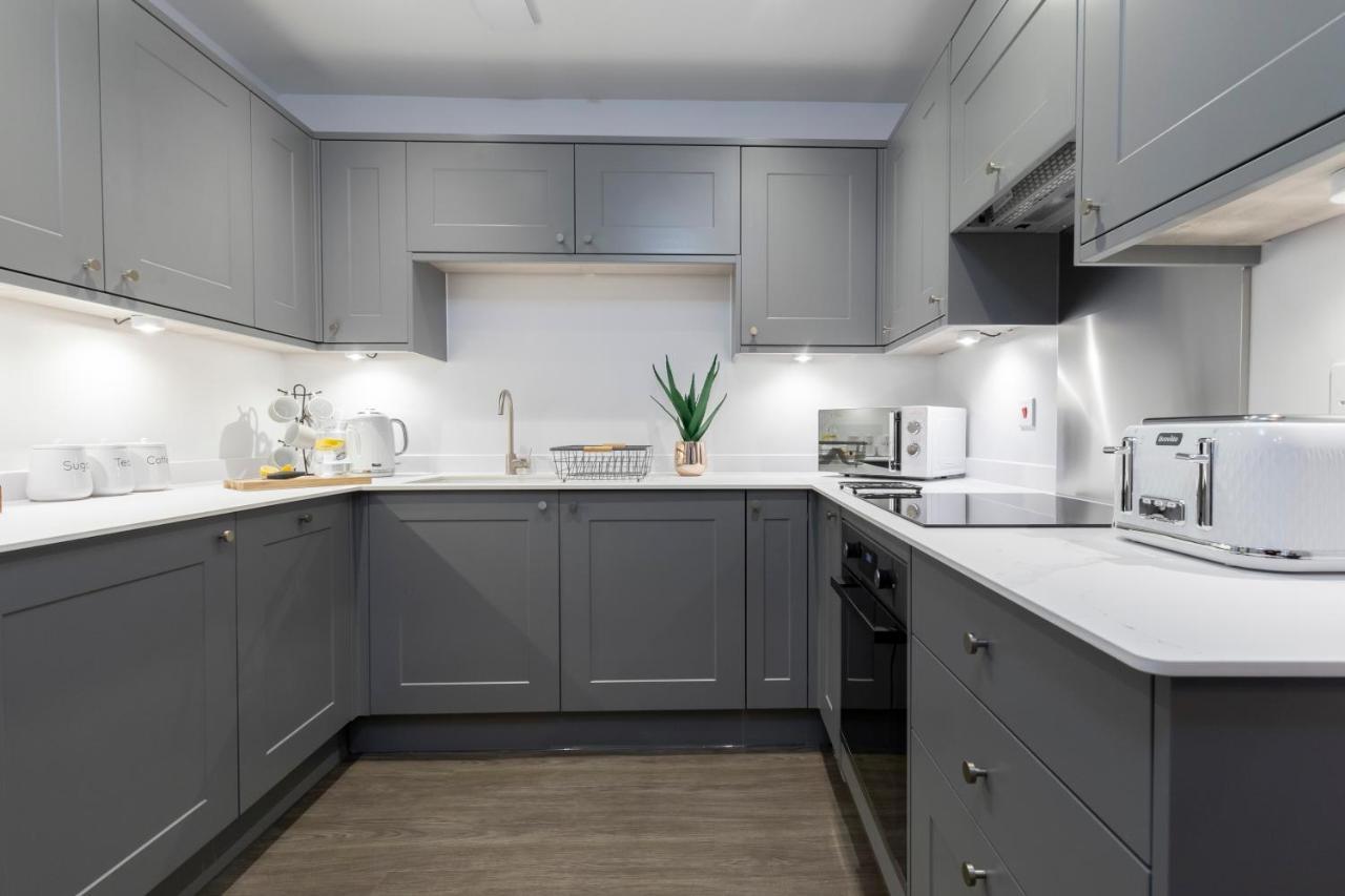 Elliot Oliver - Luxury 2 Bedroom Regency Apartment With Parking & Ev Charger チェルトナム エクステリア 写真