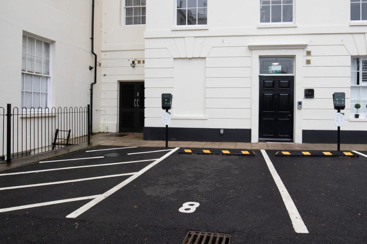 Elliot Oliver - Luxury 2 Bedroom Regency Apartment With Parking & Ev Charger チェルトナム エクステリア 写真