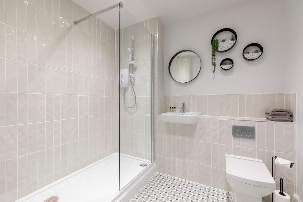 Elliot Oliver - Luxury 2 Bedroom Regency Apartment With Parking & Ev Charger チェルトナム エクステリア 写真